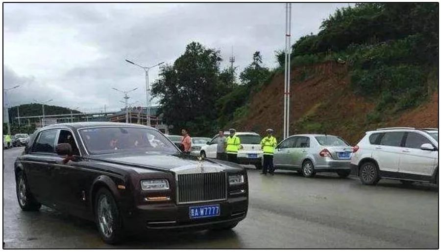 统治美国监狱，玩转时装周，老干妈又被催上市，会不会变味割韭菜