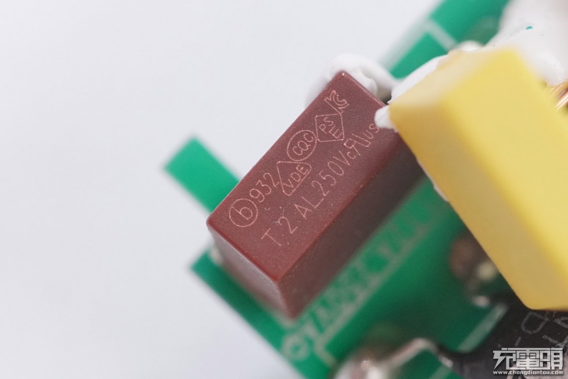 拆解华为5000mah充电宝,拆解60000ma充电宝