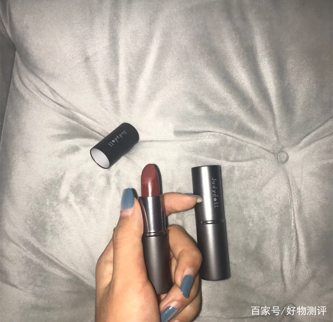 秋冬必备?让人不得不爱的气质姨妈色口红!