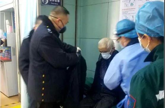 为困难群众开通医保服务绿色通道,开通绿色通道暖心护送