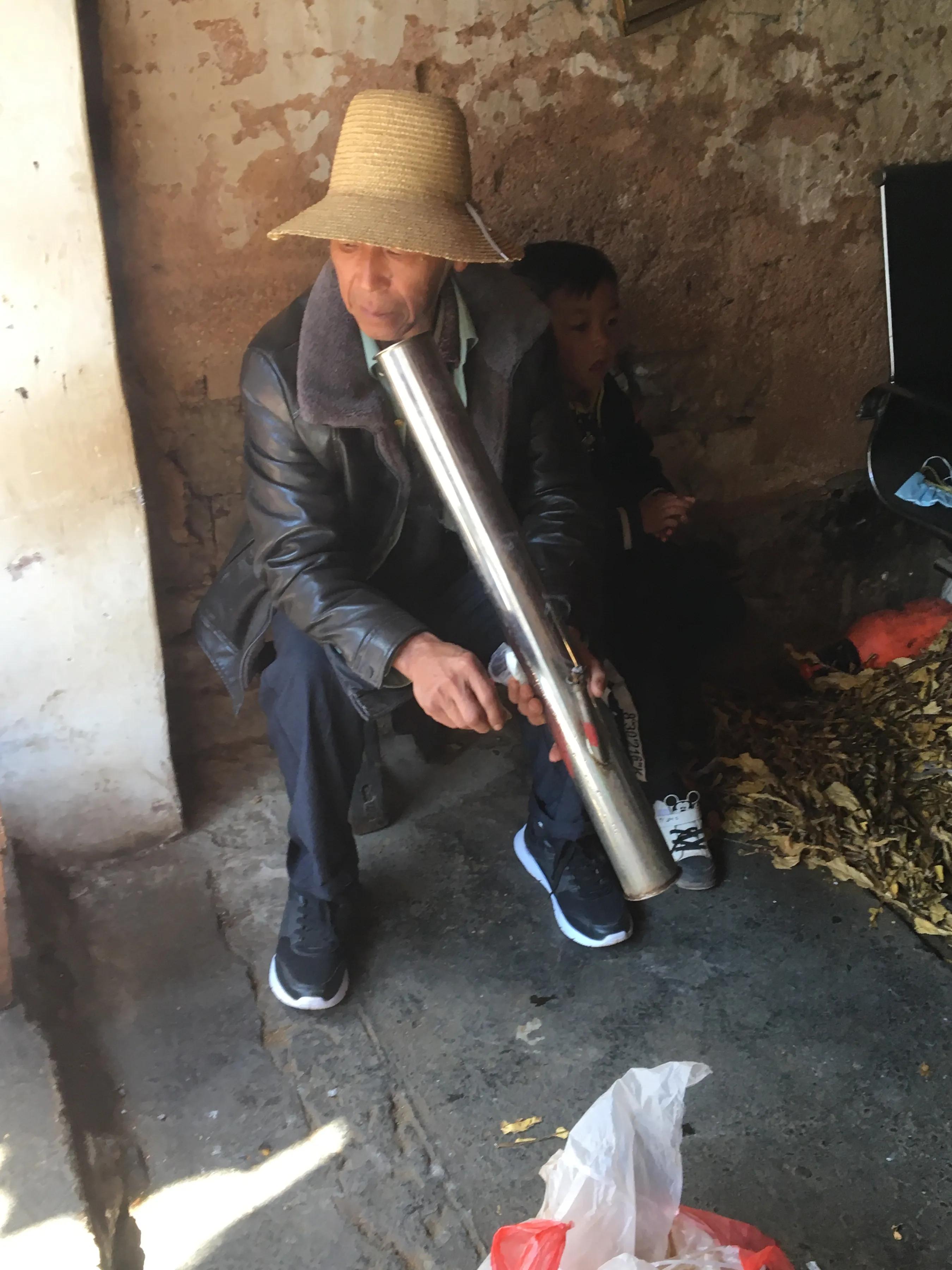 云南人抽烟,云南人抽烟方式