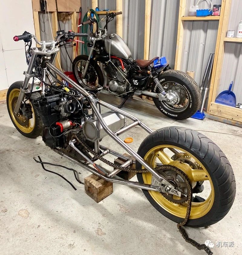 定制|200匹涡轮增压“匪王”变身bobber竞速赛车