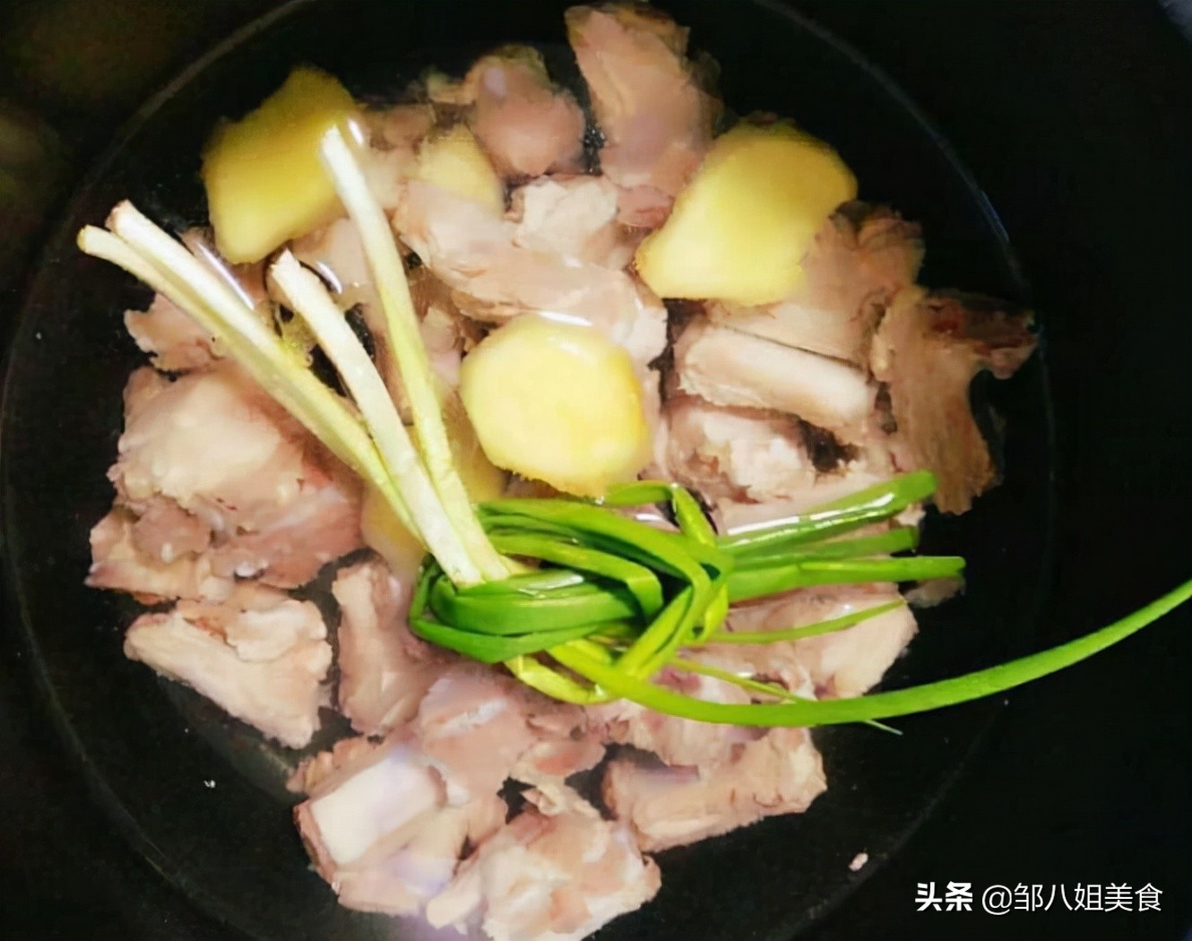 炖排骨里面放什么软烂入味,炖排骨时牢记调料