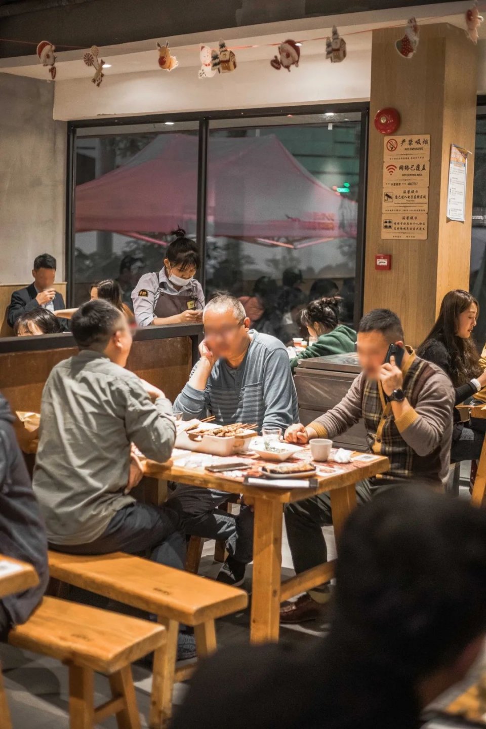 木屋烧烤夏季也有烤全羊吗,木屋烧烤的烤全羊