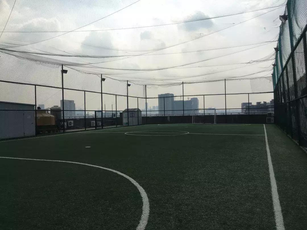 每当夜幕降临就会出现一群英雄,每当夜幕降临走到负一楼