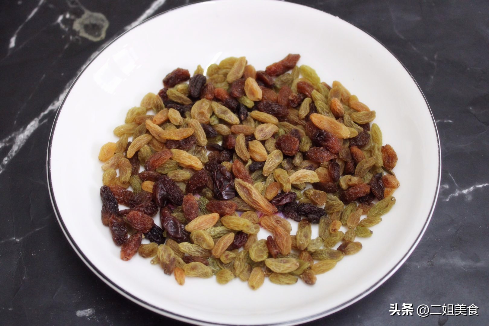 吃葡萄还是葡萄干比较有营养,葡萄干好吃有诀窍不用生吃