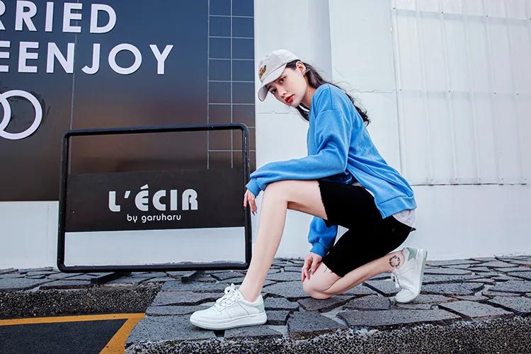 别再盯着外国大牌了！潮鞋选国货之光，100种时髦穿法随便造