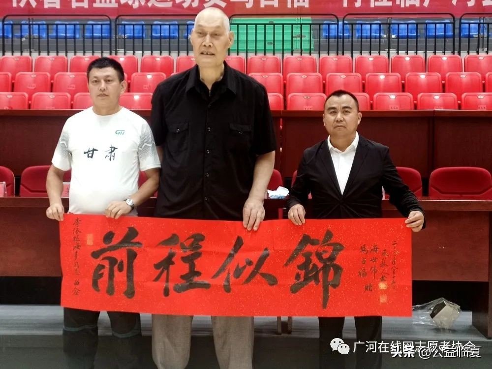 原八一男篮中锋马占福视频,篮球运动员马占福照片