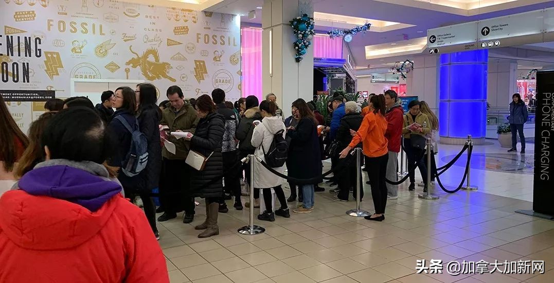 黑五狂抢开始!机场outlet堵爆温哥华华人凌晨排队全买疯了