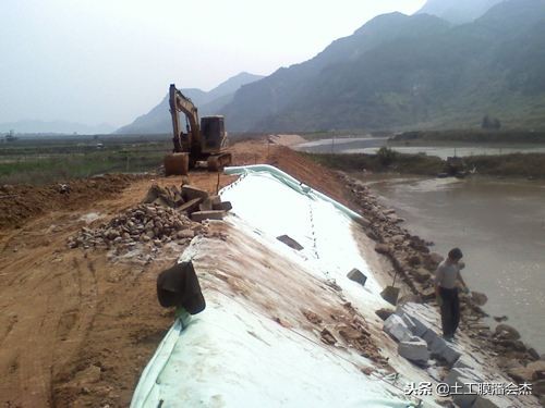 两布一膜防渗土工膜是分离的吗,三布二膜防渗土工膜