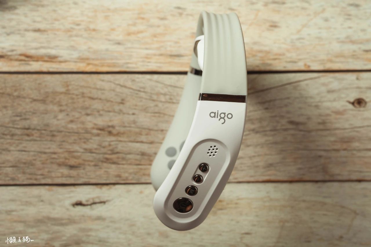 颈椎不适？让本喵给你按按吧！aigo颈椎按摩器开箱