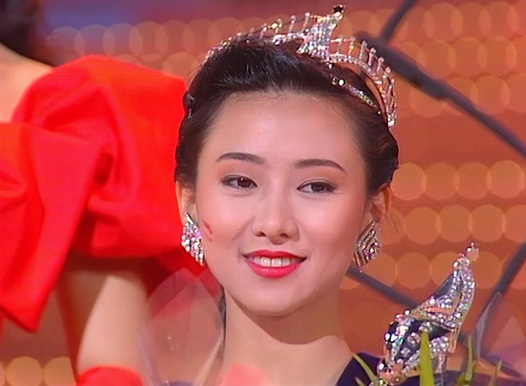 “宅男女神”*虹翁**的倔强人生，和她背后不得不提的男人们