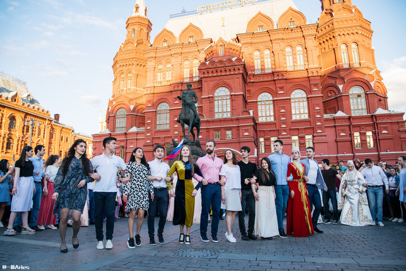 今天想帮我们的好邻居“战斗民族”俄罗斯，也上一次热搜