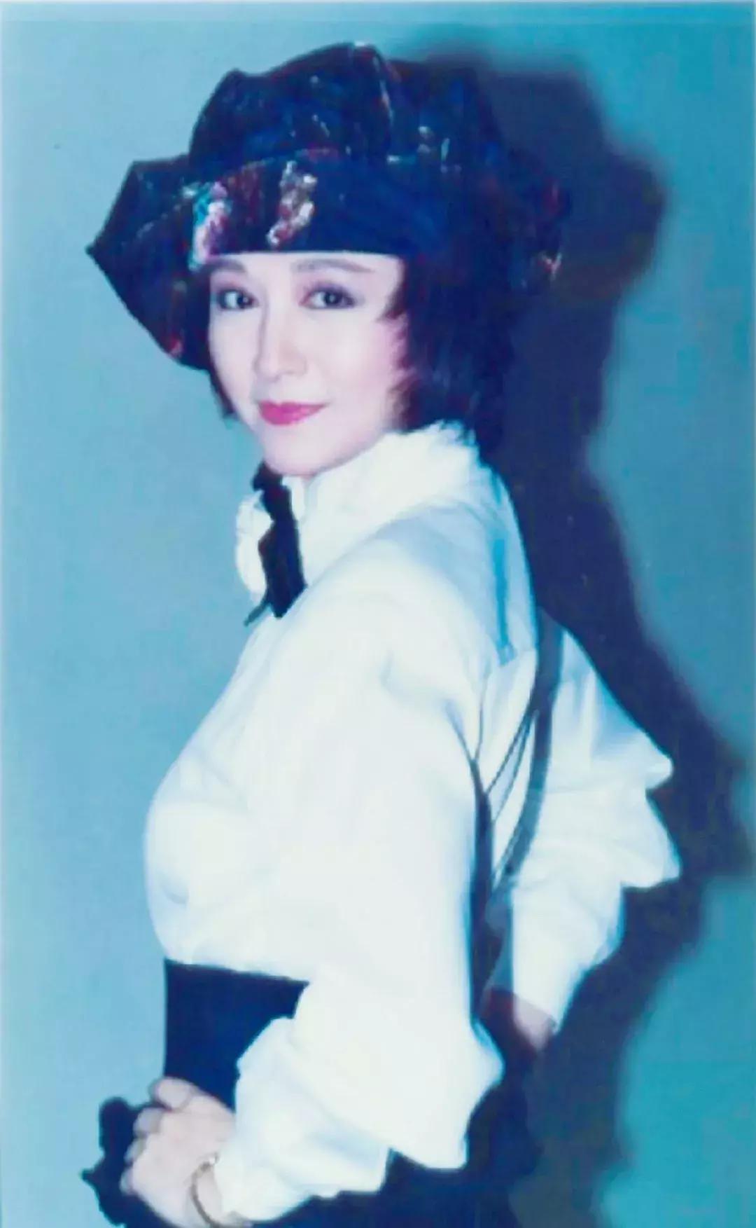 70岁潘迎紫肌肤似少女,71岁的潘迎紫是如何保养的