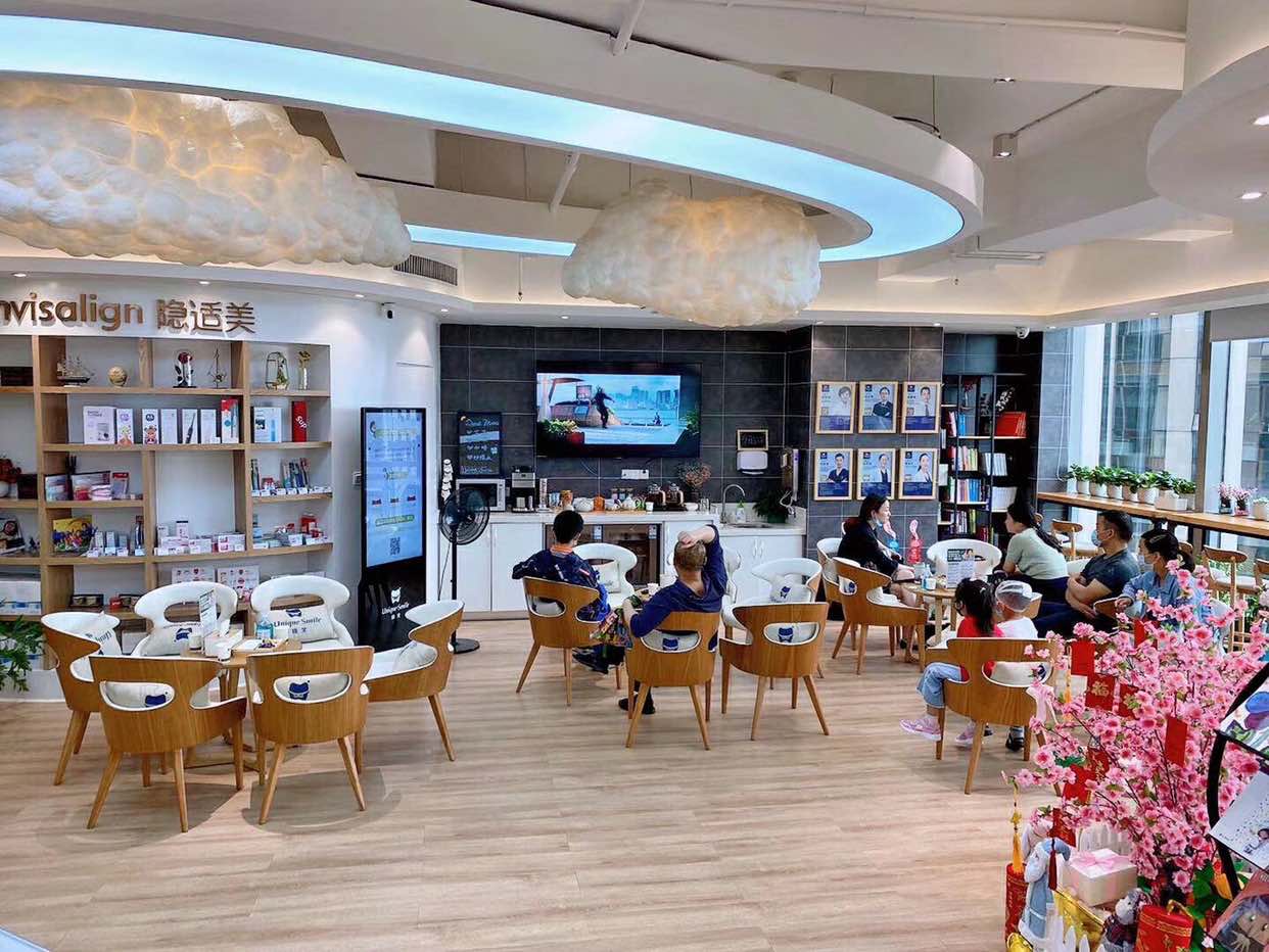 广告机比显示屏贵,为什么广告机比电视机贵