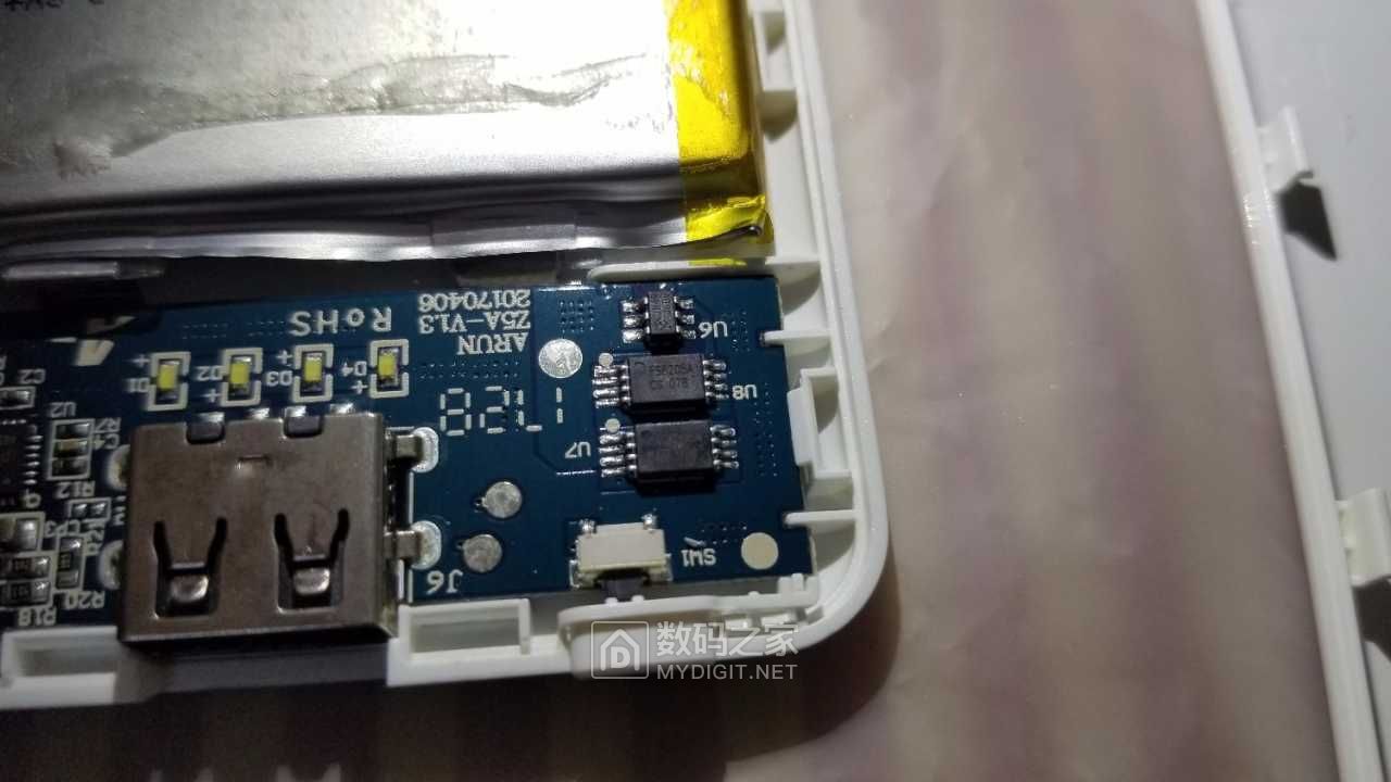 开箱拆解售价29.9元的ARUNZ5A5000mah轻薄移动电源真的值了