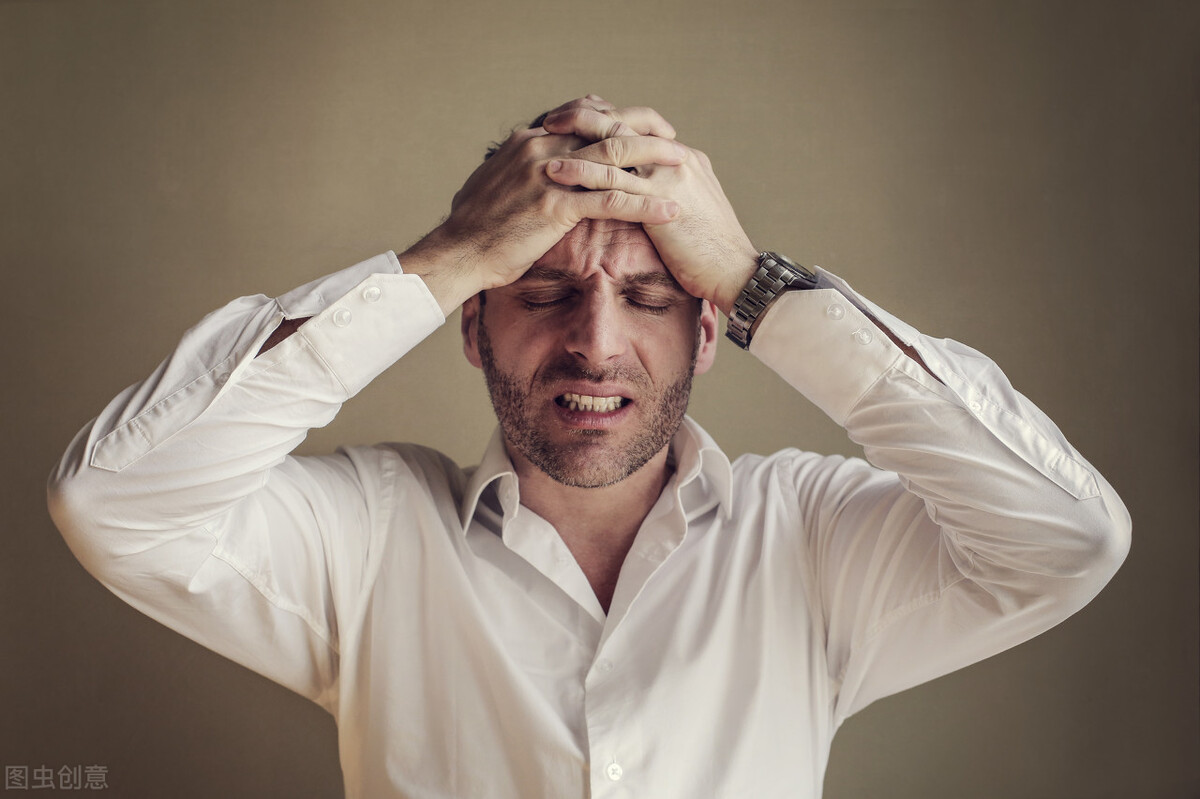 嘴唇上出现白癜风怎么治疗,嘴周围的白癜风