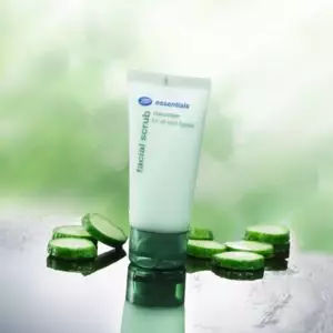 黑头皮肤屏障脆弱容易色素沉着,皮肤黑头闭口暗沉