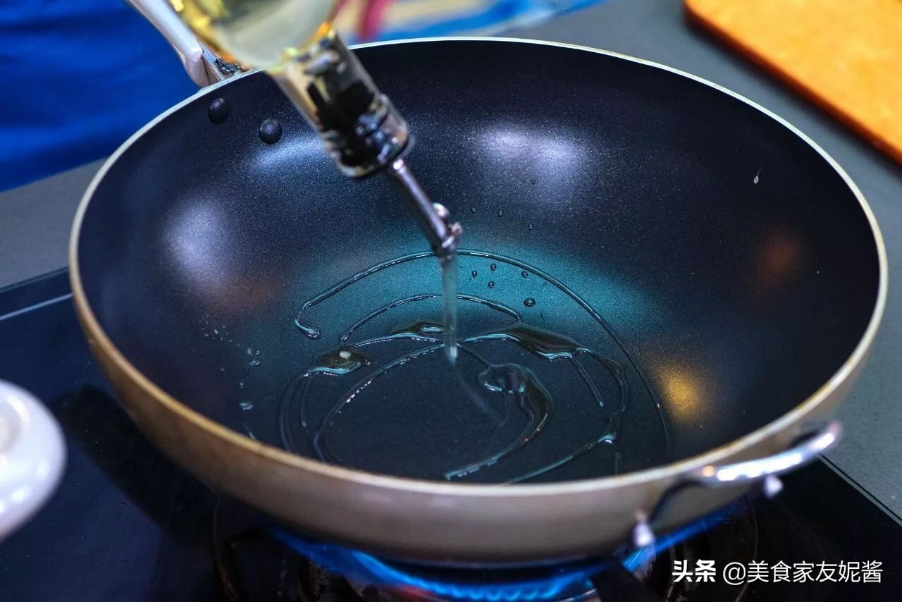 怎么样做香酥蟹,葱姜爆蟹教程