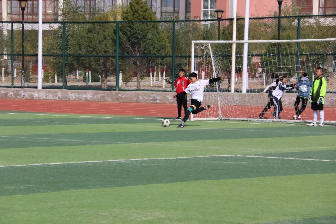 定边县东关小学足球队比赛视频,榆林市定边县第三中学足球联赛