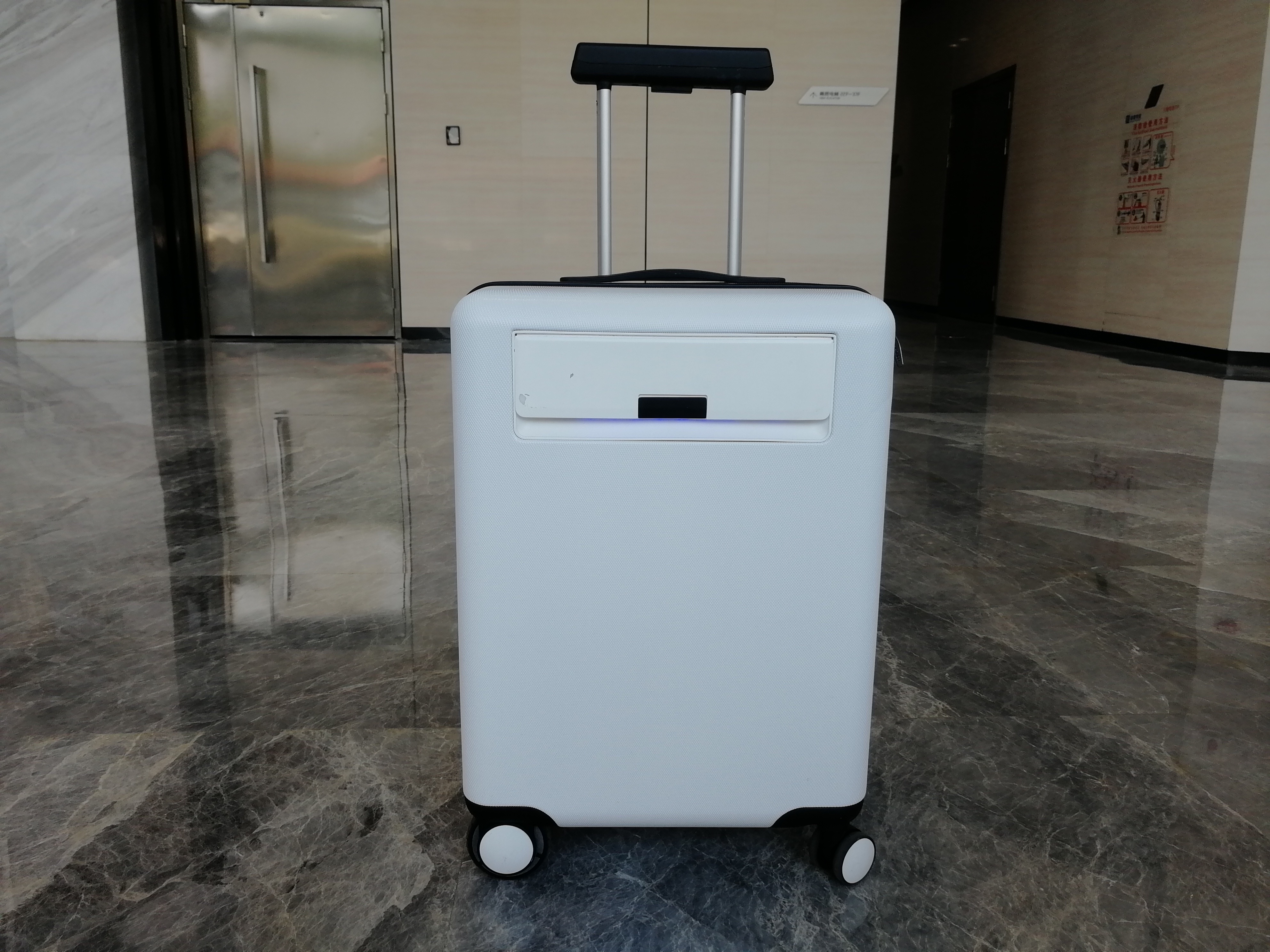 小米众筹酷哇旅行箱评测：自动跟随无需牵拉，还可直接带上飞机