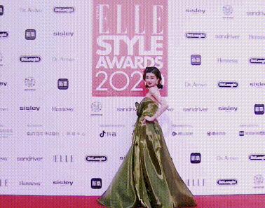 乔欣红色丝绒长裙造型,钟楚曦发型乔欣