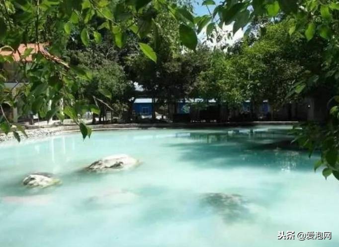 云南十大最美温泉，不但美食众多，美女也如云，带你泡遍全云南！