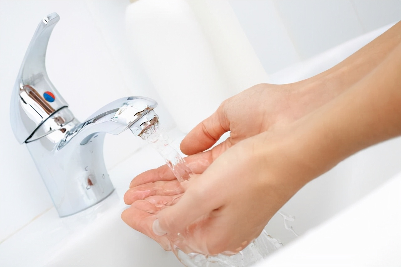 浓硫酸溅到脸上怎么最快恢复,当浓硫酸溅到眼睛或皮肤