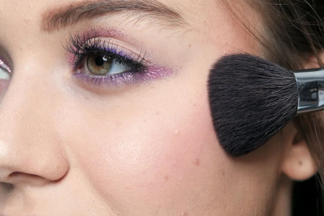 靓妆魅惑,亮闪闪玫瑰金妆容教程