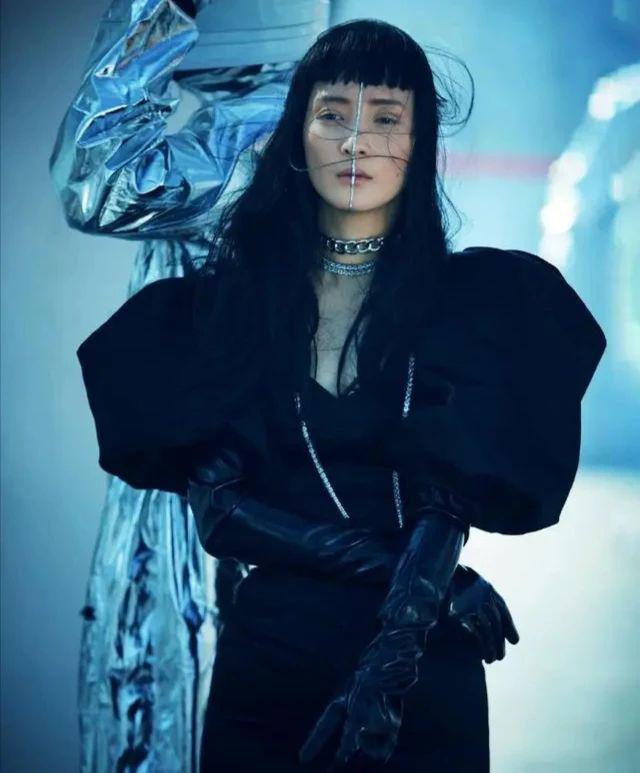 蒋勤勤瘦到脱相,44岁蒋勤勤瘦脱相