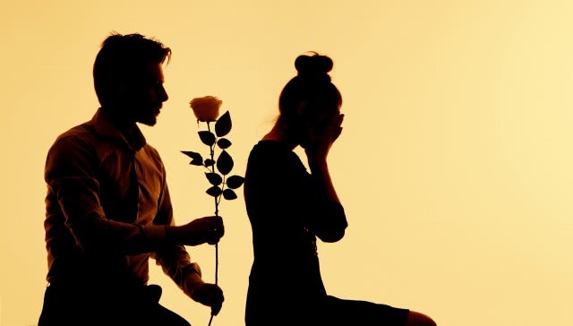 女朋友说腰很累怎么安慰,女朋友上班很累我该怎么安慰她