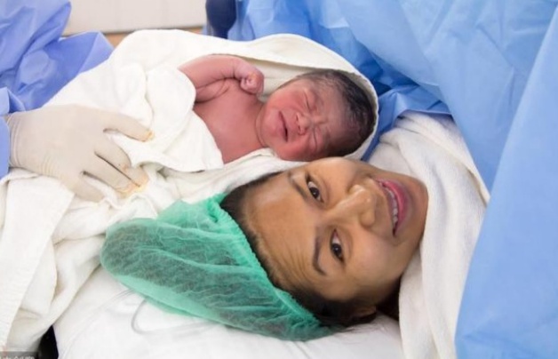 产后妈妈的崩溃有谁能真正理解,产后妈妈哭了