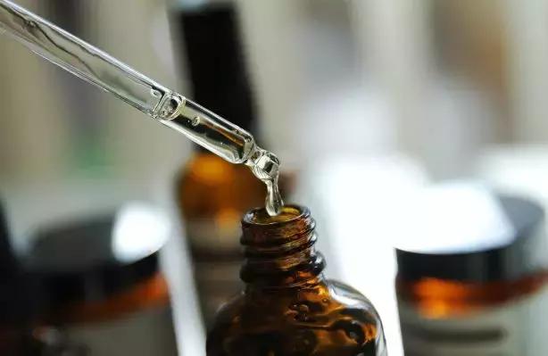 盘点五款爆红精华你该买哪个,女生必买的5款精华