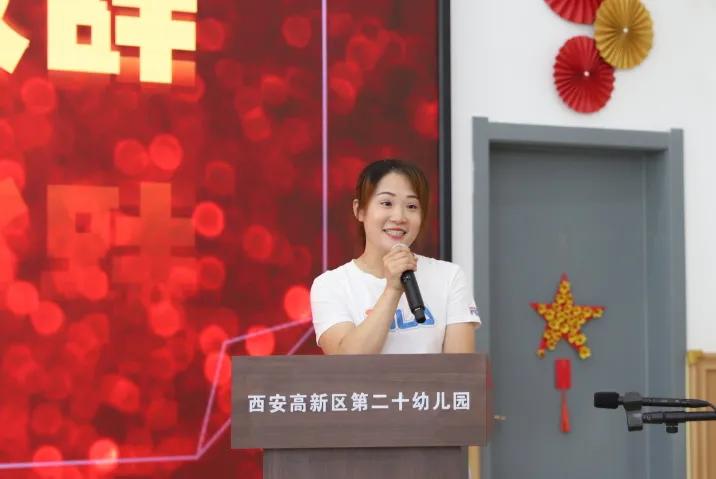 幼儿园老师小朋友表演庆祝七一,西安高新第五幼儿园毕业典礼