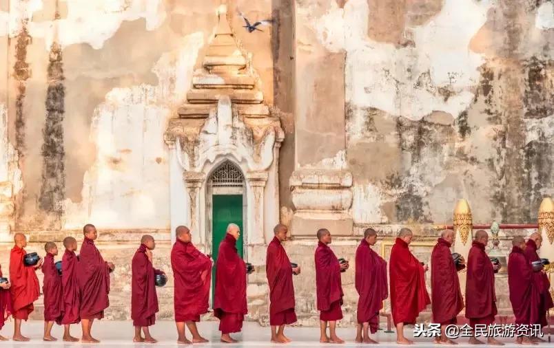 这个藏着绝美海滩和热气球的东南亚小国说走就走！