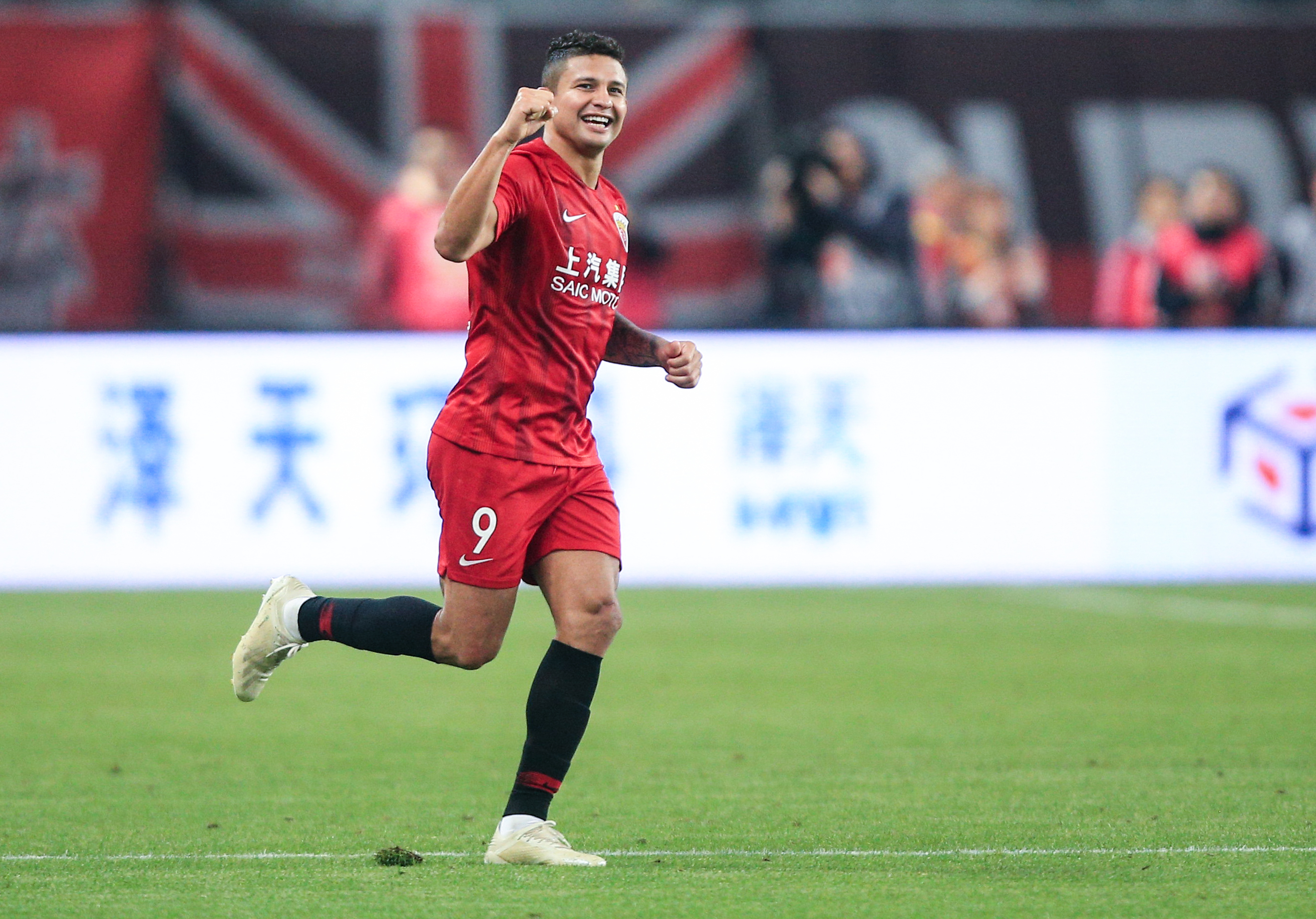 国足归化球员参加世界杯,历史性时刻国足上五名归化