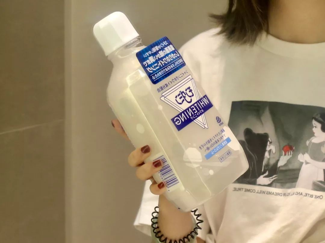 刘涛是全口瓷牙,演员刘涛的一口烤瓷牙多少钱