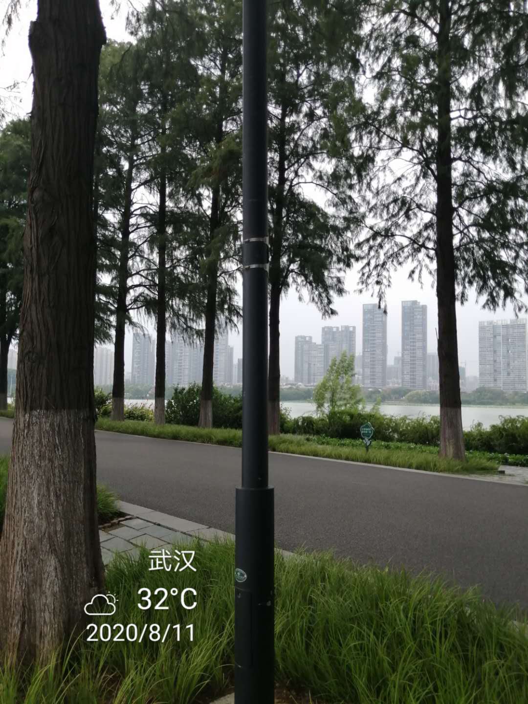 武汉东湖风景区景色美不胜收，夕阳西下绿道漫步心旷神怡