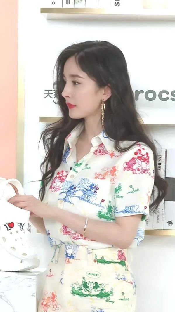 李佳琦曾对杨幂开黄腔,李佳琦与杨幂直播回放全程视频