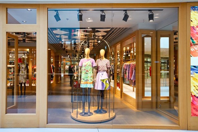 买衣服如何讲价攻略 (买衣服讲价小技巧有哪些)