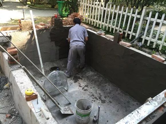 地面上鱼池自动排污过滤施工方法,鱼池过滤系统怎么实现自动排污的