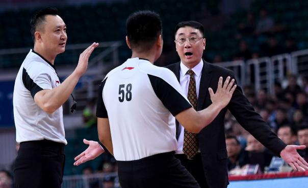 被打得溃不成军！落魄豪门新赛季恐仍是鱼腩冠军教头帅位难保？