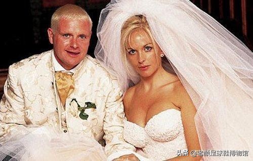 破产酒鬼的球鞋拍卖值6万，加图索的恩人名字成为香港路名