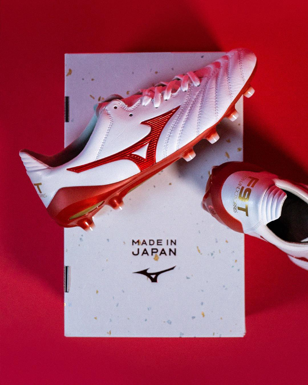 安踏足球鞋enjoyz,看足球鞋就怦然心动