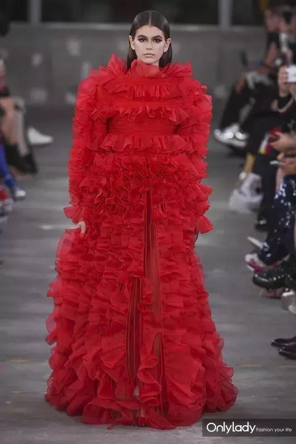 张艺兴valentino东京神图,张艺兴valentino秀场表演