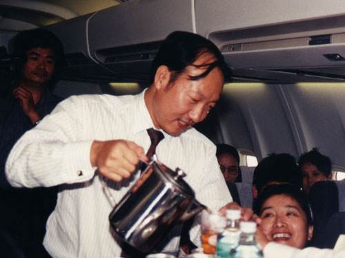 靠贷款起家的案例,靠借钱发家的亿万富翁