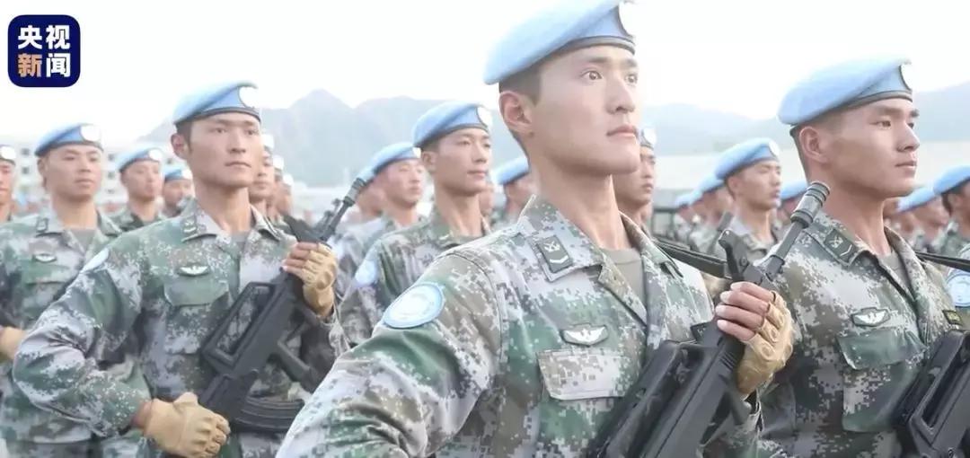 双胞胎兄弟军营视频,双胞胎兄弟参军阅兵