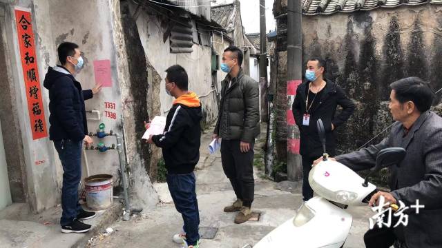 有人群内说“听说今晚降温”，当晚“空降”暖风机|“最美”网格员