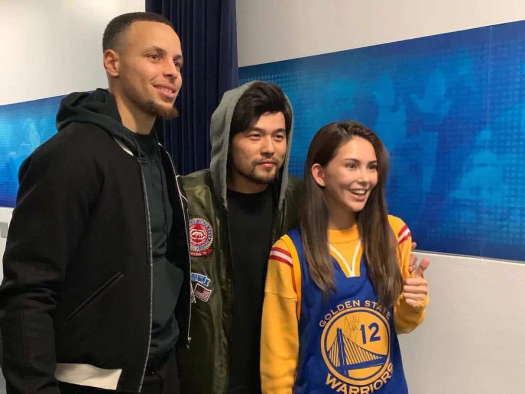 为拿不到偶像签名照而苦恼？看鹿晗、王一博上演教科书式的追星