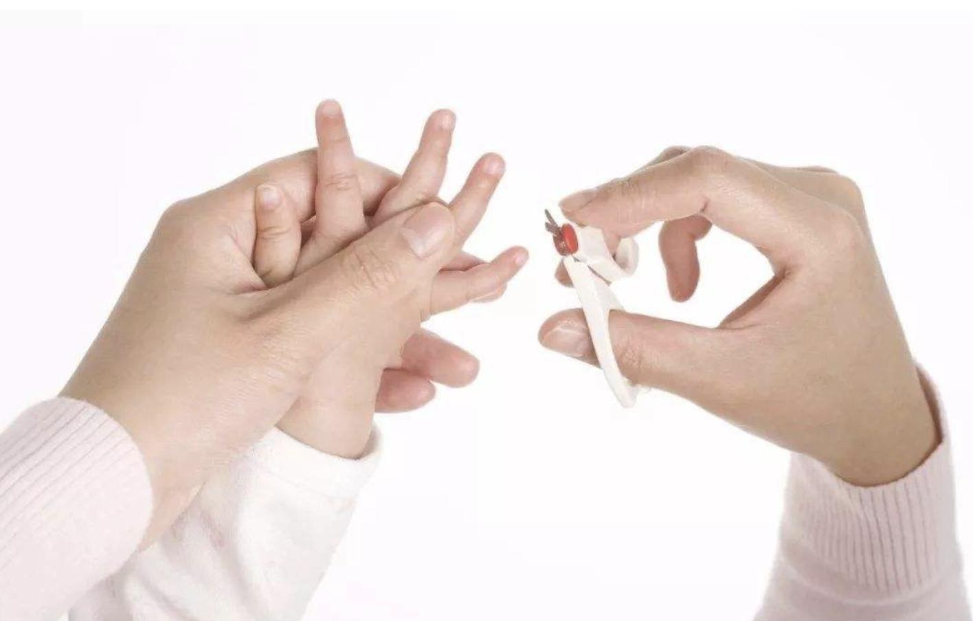 从宝宝手指甲看健康,辨别宝宝健康多观察宝宝指甲